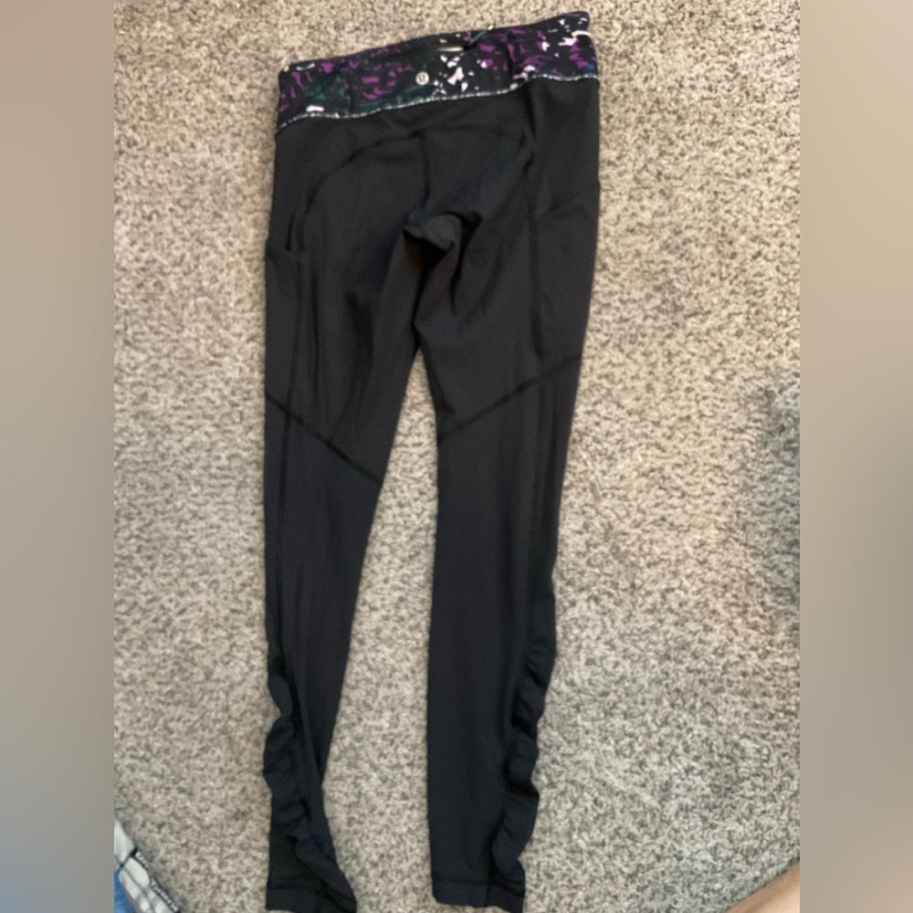 Lululemon women’s black leggings with colorful waistband- size 6